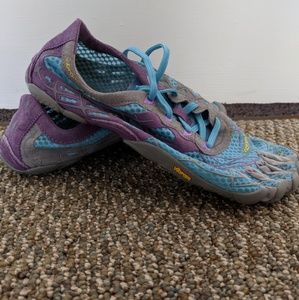 Vibram - five finger toed sneakers